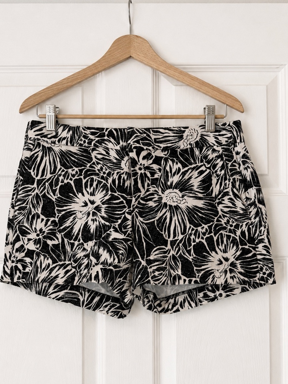 Banana Republic Hampton Fit Floral Shorts Women’s Size 8 Black White Stretch